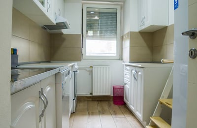 Location d’un appartement meublé et spacieux de 3 pièces, 86 m², près du centre-ville, Nouveau Belgrade, Serbie